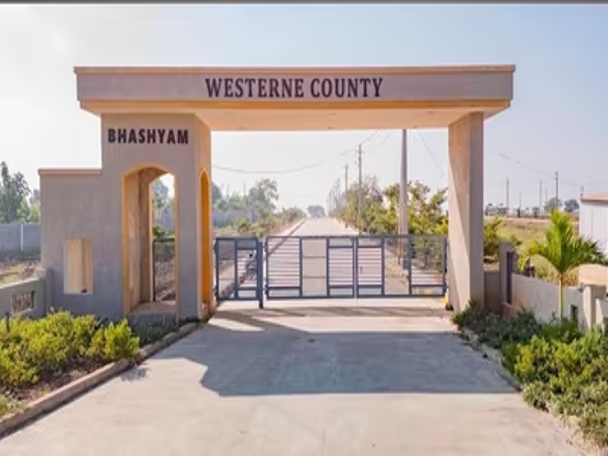 Western County HMDA Approved Villa Plots Venture in West Hyderabad with Modern Gated Entrance